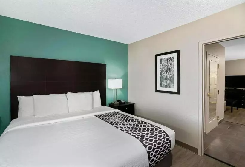 キングサイズベッドのスイートルーム, La Quinta By Wyndham Lebanon