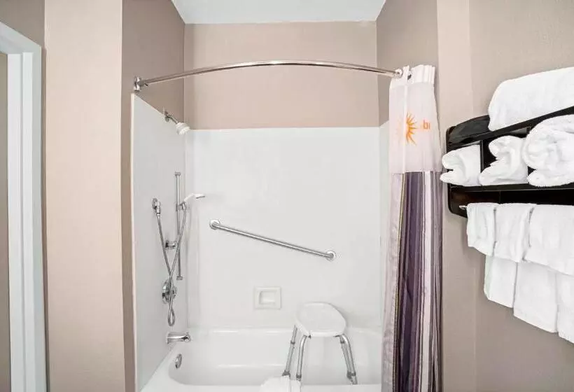 身障者適用キングサイズベッドルーム, La Quinta By Wyndham Lebanon