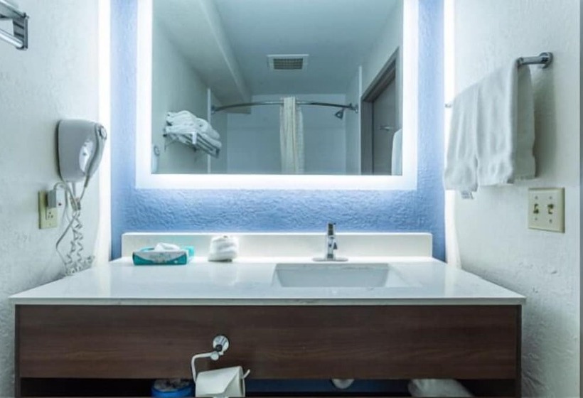 سوییت, Lancaster Inn & Suites