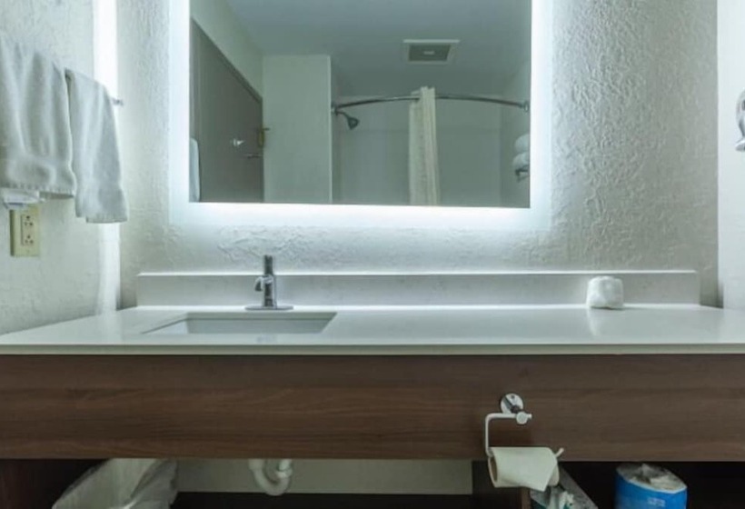 سوییت, Lancaster Inn & Suites