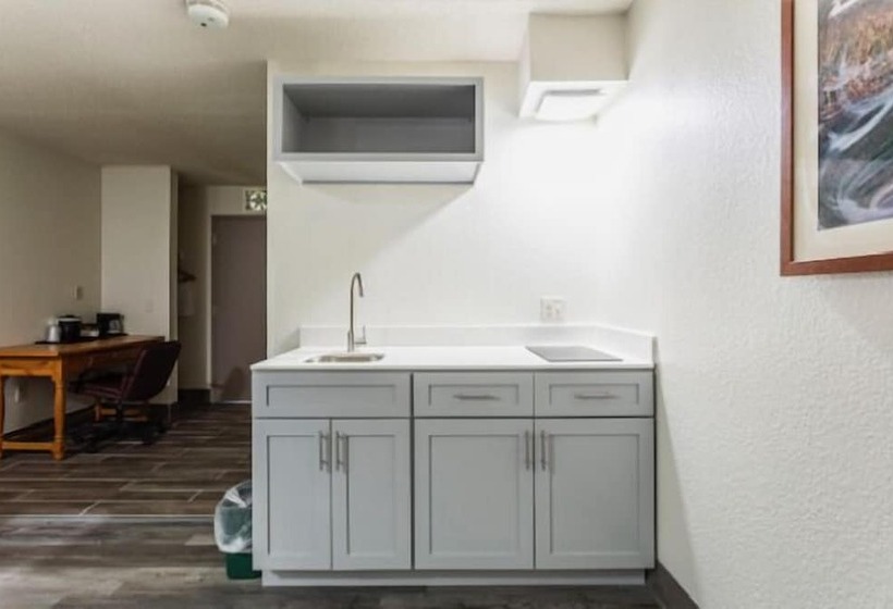 스위트, Lancaster Inn & Suites