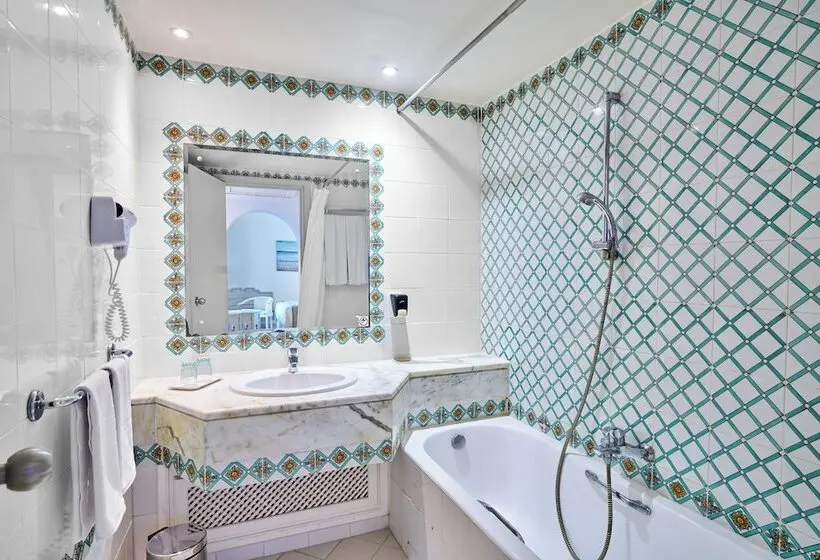 デラックスの4人部屋, Meliá El Mansour Mahdia