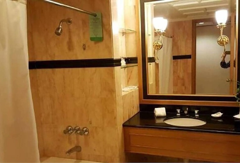 デラックスルーム, New World Shunde