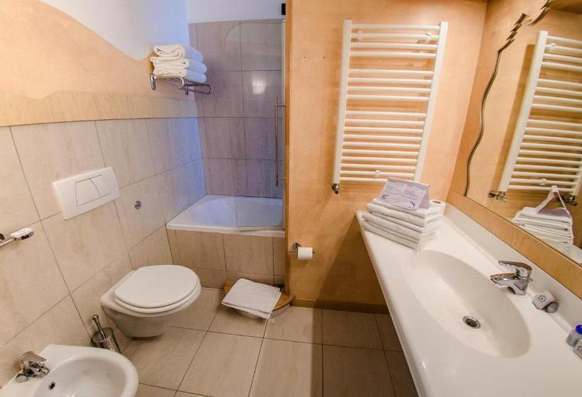 バルコニー付きスタンダードトリプルルーム, Rivè   Complesso Turistico Campo Smith