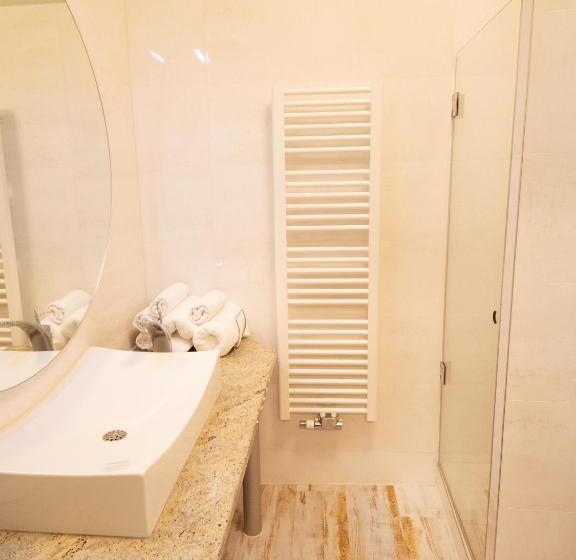 スタンダード４人部屋, Historia