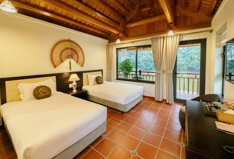 اتاق لوکس با چشم‌انداز دریاچه, Memorina Ninh Binh Resort