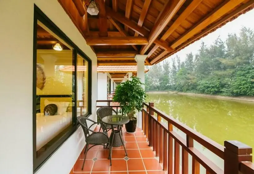 اتاق لوکس با چشم‌انداز دریاچه, Memorina Ninh Binh Resort