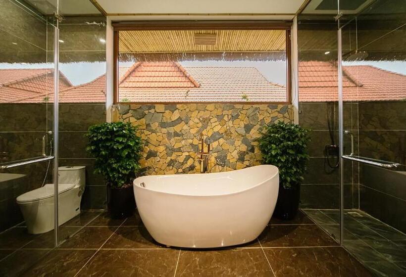 Suite with lake view, Memorina Ninh Binh Resort