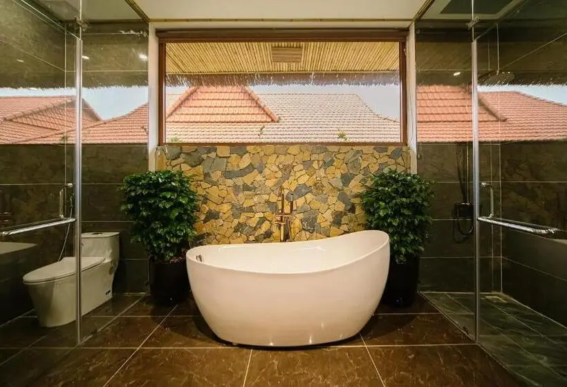 Suite with lake view, Memorina Ninh Binh Resort