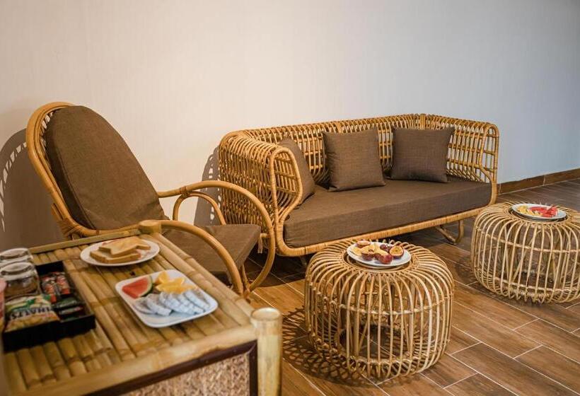 Suite with lake view, Memorina Ninh Binh Resort