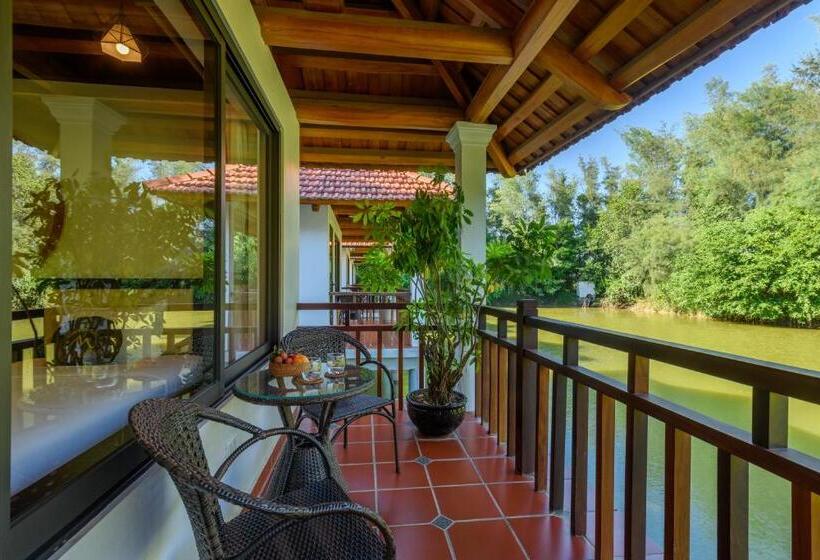 اتاق لوکس با چشم‌انداز دریاچه, Memorina Ninh Binh Resort