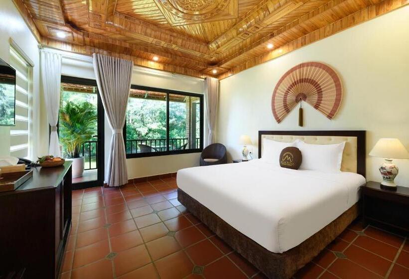 اتاق لوکس با چشم‌انداز دریاچه, Memorina Ninh Binh Resort