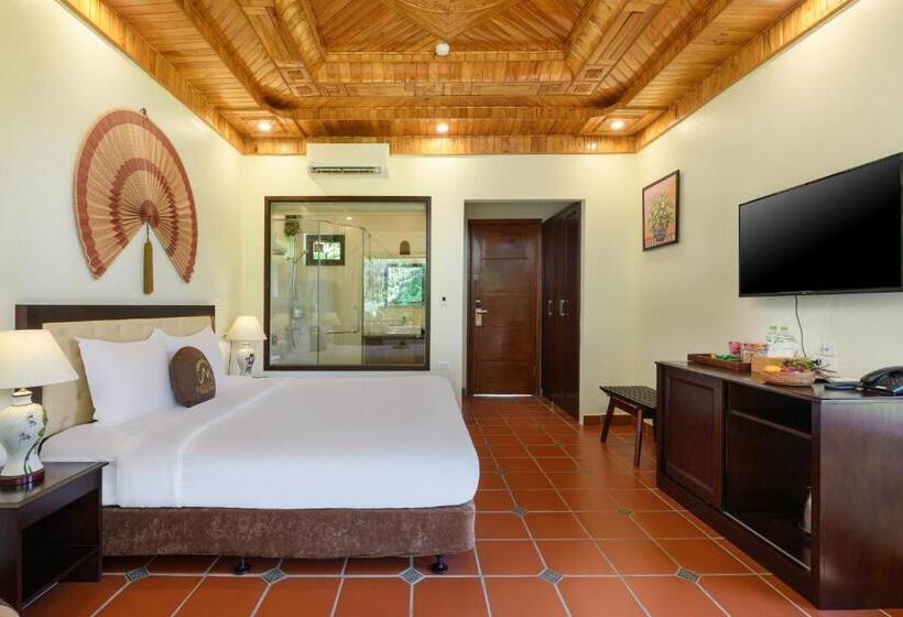 اتاق لوکس با چشم‌انداز دریاچه, Memorina Ninh Binh Resort