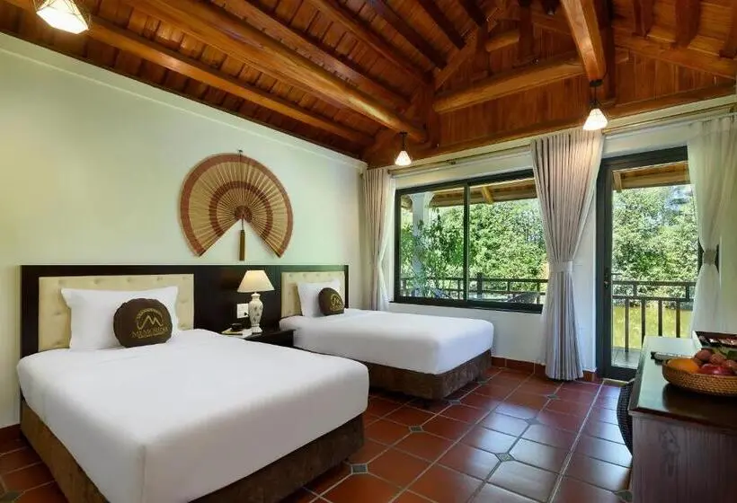 اتاق لوکس با چشم‌انداز دریاچه, Memorina Ninh Binh Resort