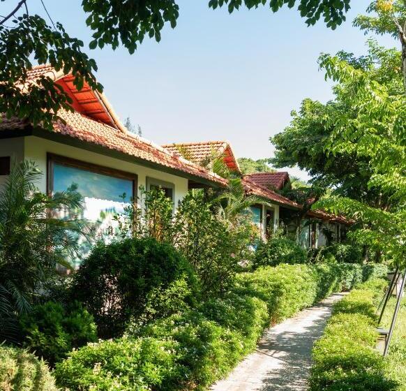 اتاق لوکس با چشم‌انداز دریاچه, Memorina Ninh Binh Resort