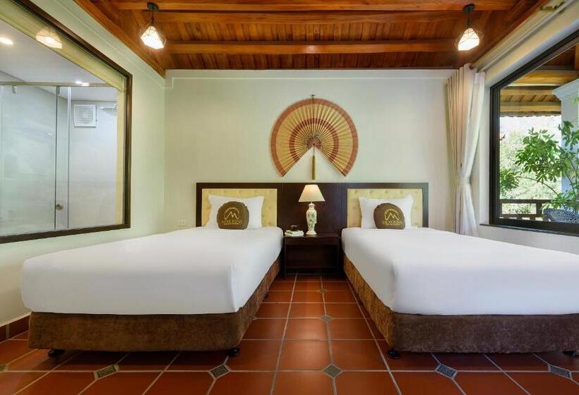 اتاق لوکس با چشم‌انداز دریاچه, Memorina Ninh Binh Resort