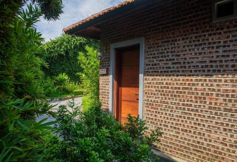 اتاق پریمیوم با چشم‌انداز دریاچه, Memorina Ninh Binh Resort