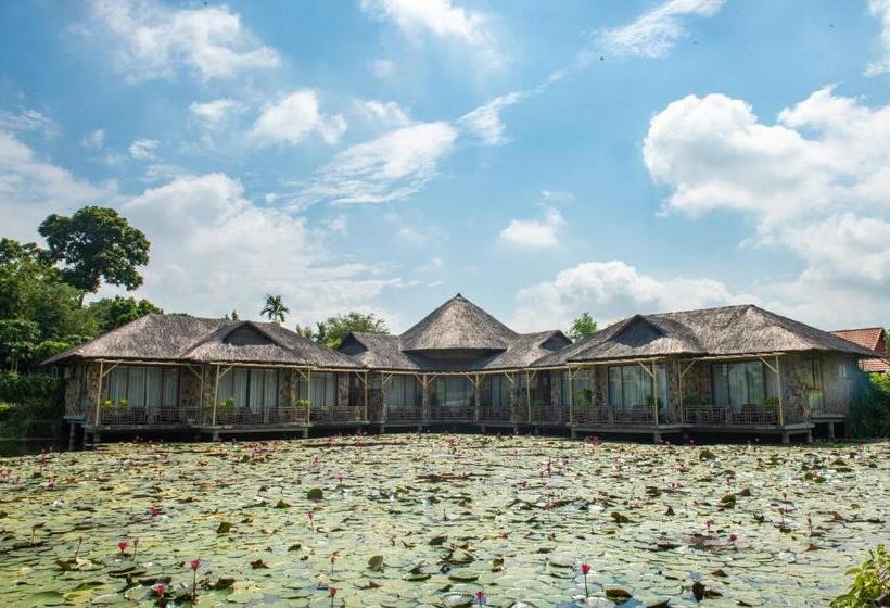 Suite with lake view, Memorina Ninh Binh Resort