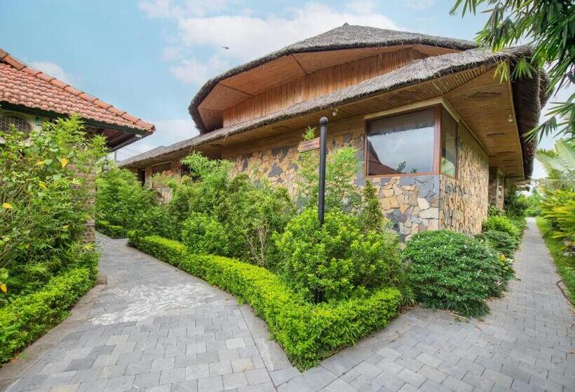 Suite with lake view, Memorina Ninh Binh Resort