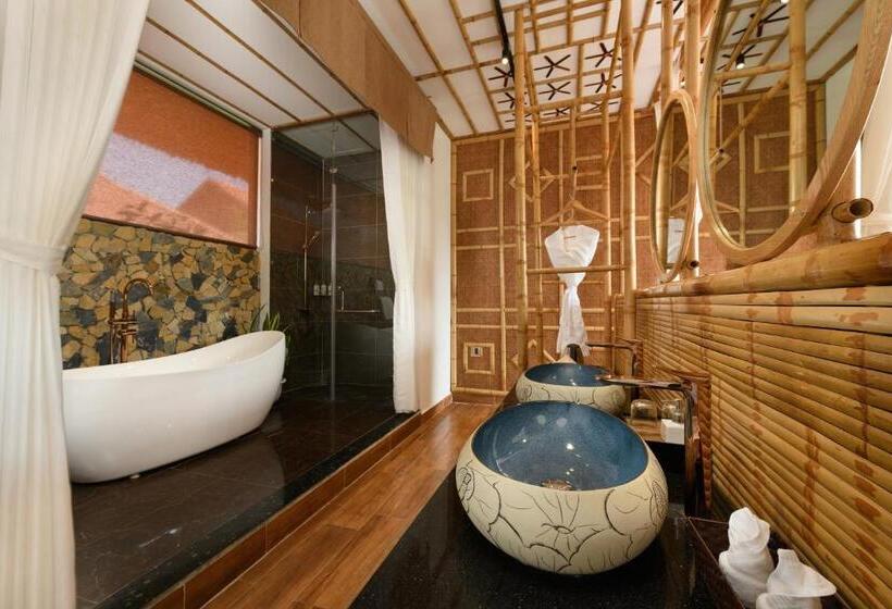 Suite with lake view, Memorina Ninh Binh Resort