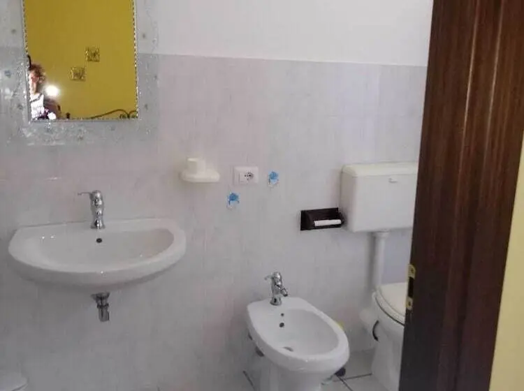 Standard Kolmen Hengen Huone, Li Frasulli Mei