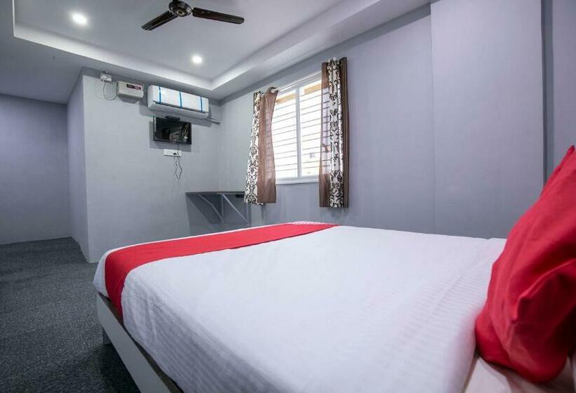 Quarto Triplo Clássico, Oyo 39950 A K Residency