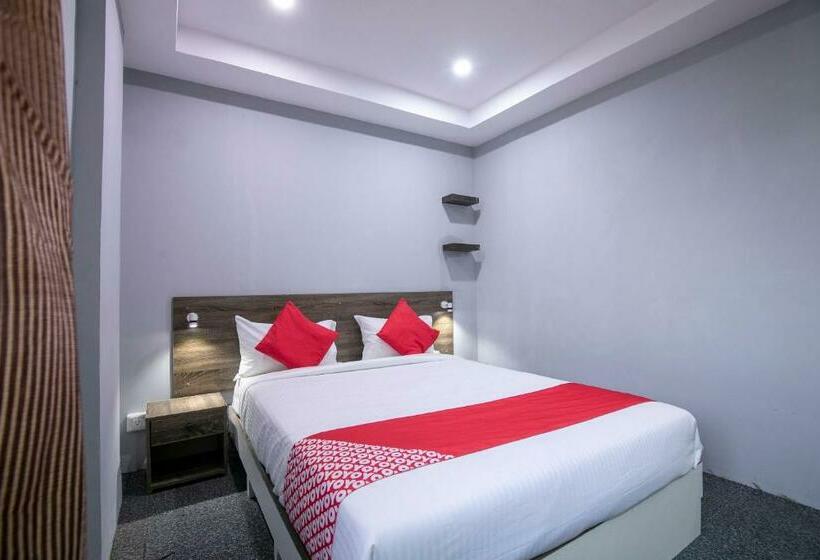 Quarto Triplo Clássico, Oyo 39950 A K Residency