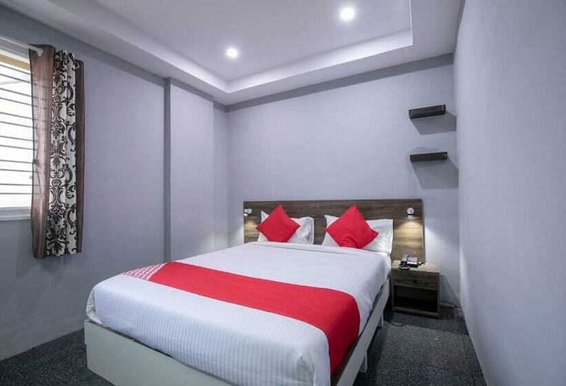 Quarto Triplo Clássico, Oyo 39950 A K Residency