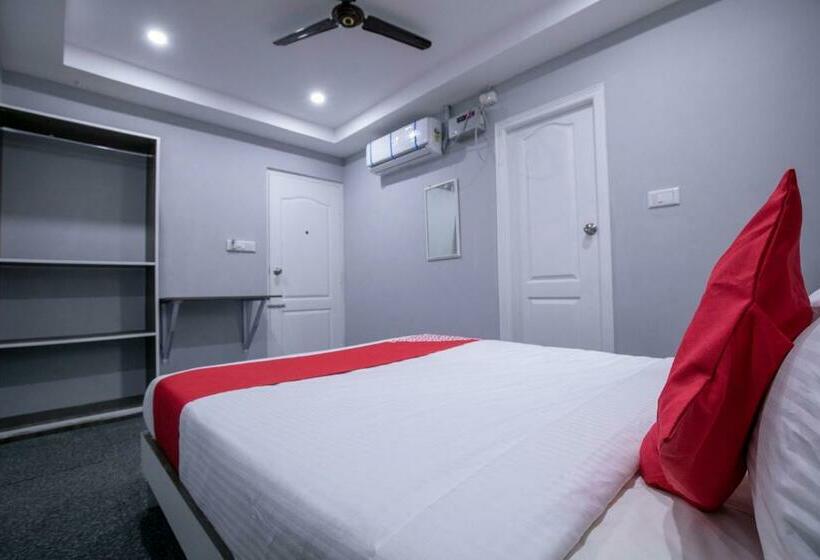 Quarto Triplo Clássico, Oyo 39950 A K Residency