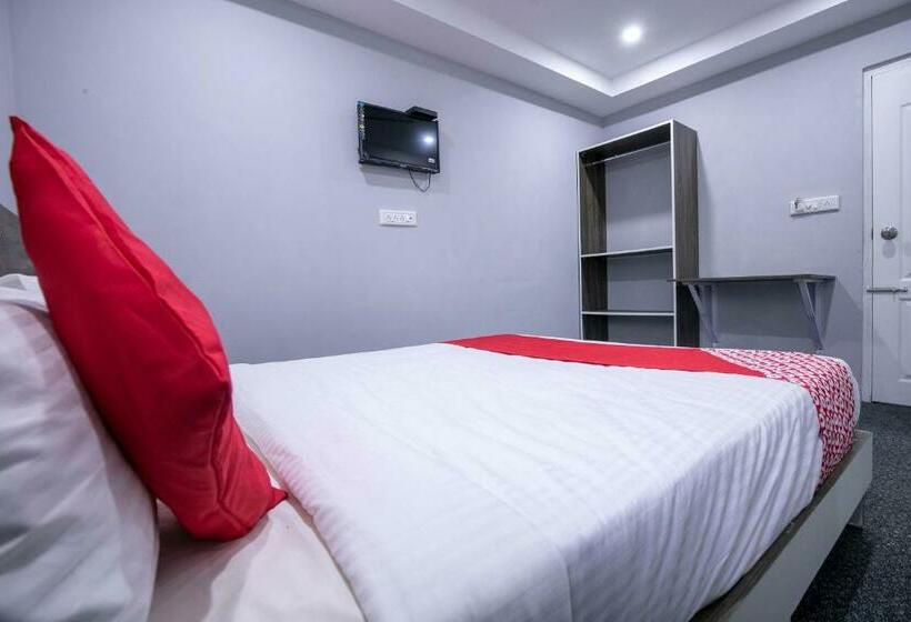 Quarto Triplo Clássico, Oyo 39950 A K Residency