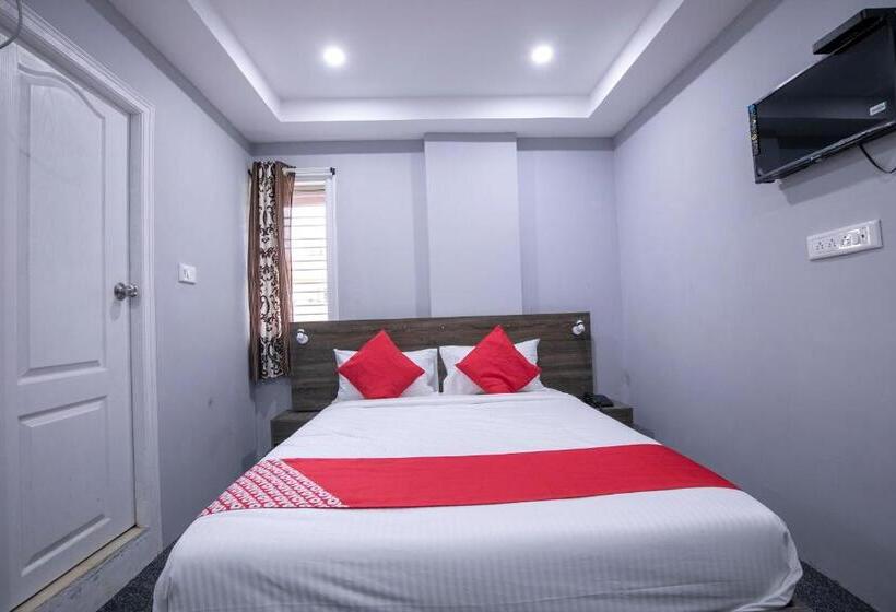 Quarto Triplo Clássico, Oyo 39950 A K Residency