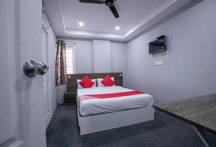 Quarto Triplo Clássico, Oyo 39950 A K Residency