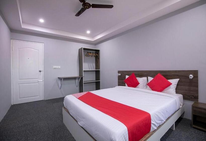 Quarto Triplo Clássico, Oyo 39950 A K Residency