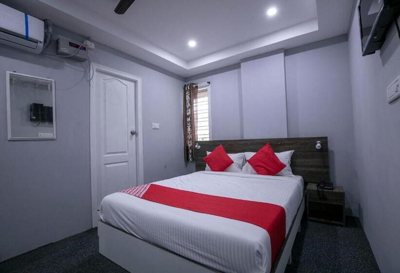 Quarto Triplo Clássico, Oyo 39950 A K Residency