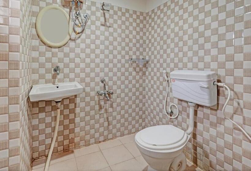 Quarto Triplo Clássico, Oyo 39950 A K Residency