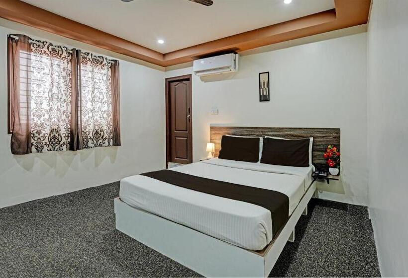 Quarto Triplo Clássico, Oyo 39950 A K Residency