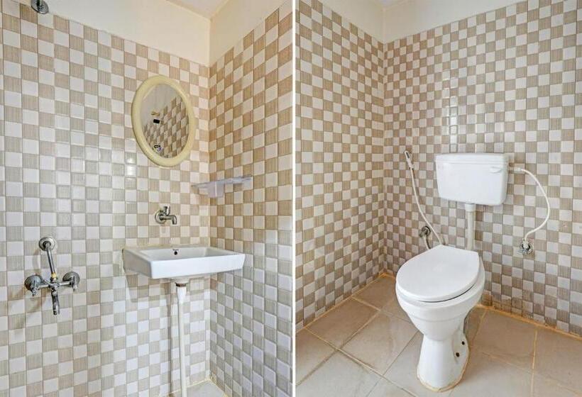 Quarto Triplo Clássico, Oyo 39950 A K Residency