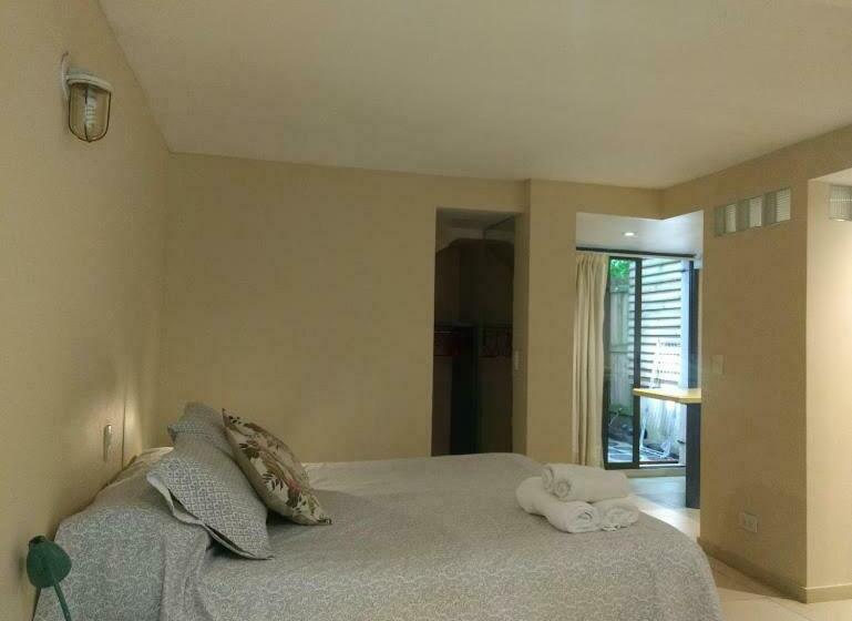 标准平房, La Isla Ostende