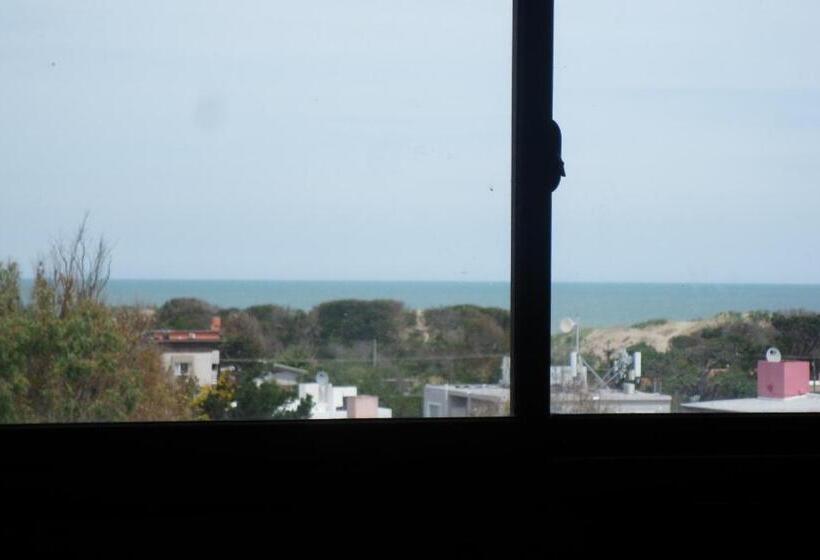 Номер Стандарт Вид на Море, La Isla Ostende