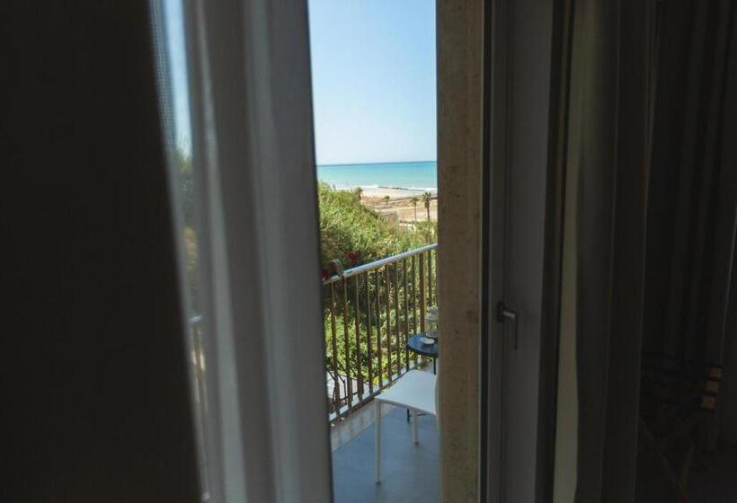اتاق لوکس با چشم‌انداز دریا, B&b A Due Passi Dal Mare