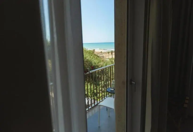 オーシャンビューデラックスルーム, B&b A Due Passi Dal Mare