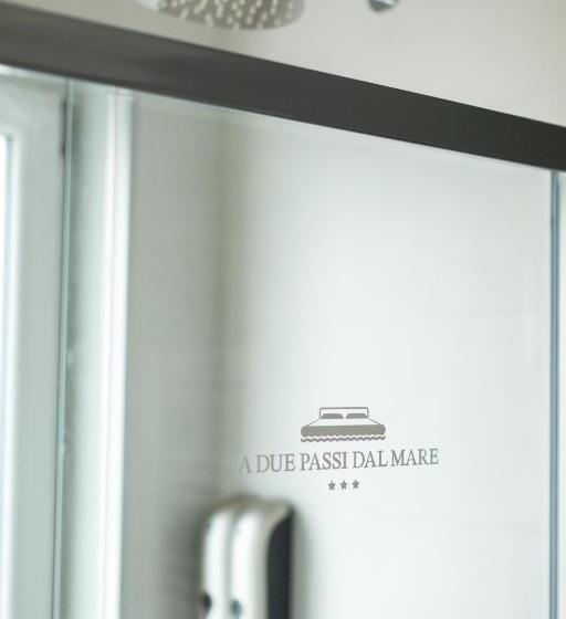 اتاق لوکس با چشم‌انداز دریا, B&b A Due Passi Dal Mare
