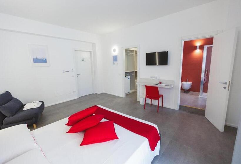 اتاق لوکس با چشم‌انداز دریا, B&b A Due Passi Dal Mare