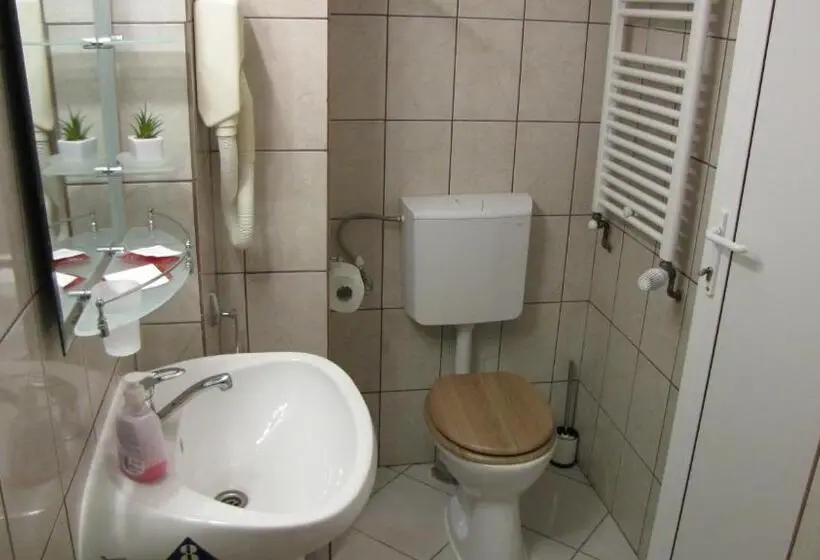 Basic-huone, Villa Elitte Predeal