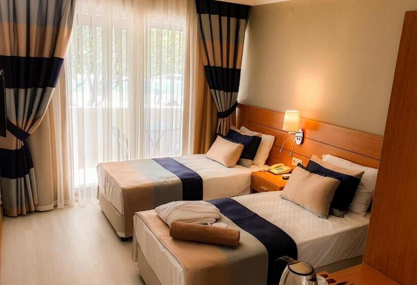 اتاق استاندارد با چشمانداز باغ, Master Family Club