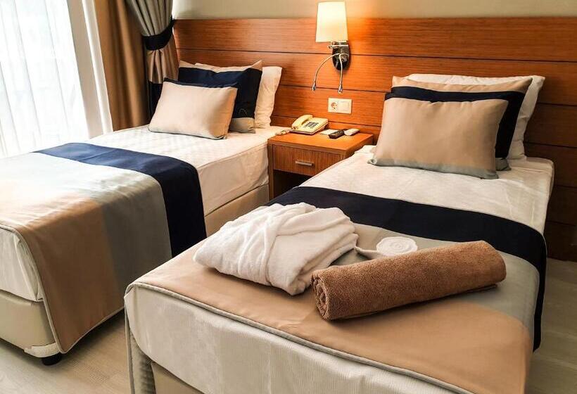 اتاق استاندارد با چشمانداز باغ, Master Family Club