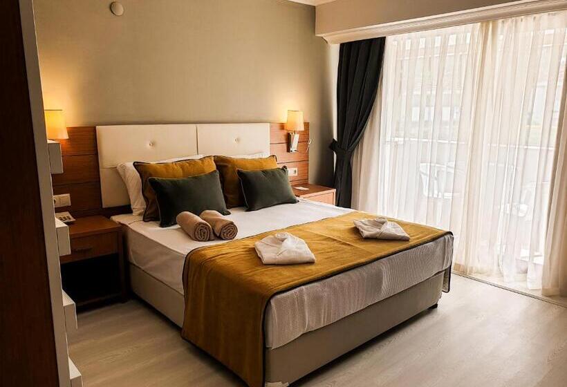 اتاق استاندارد با چشمانداز باغ, Master Family Club