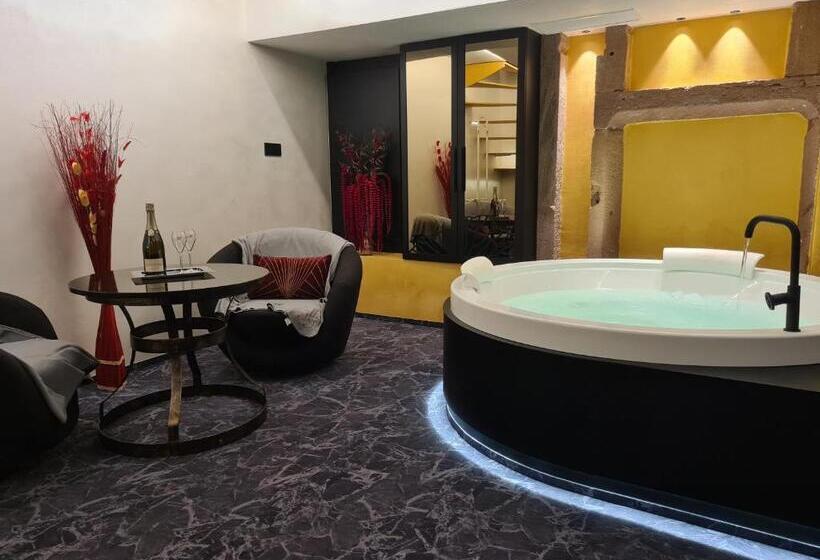 Люкс с гидромассажем, Domaine Du Haut Jardin Hôtel & Chalets Spa Privé