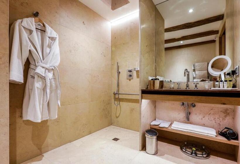 スーペリアールーム, Auberge Saint Walfrid Hôtel Restaurant & Spa