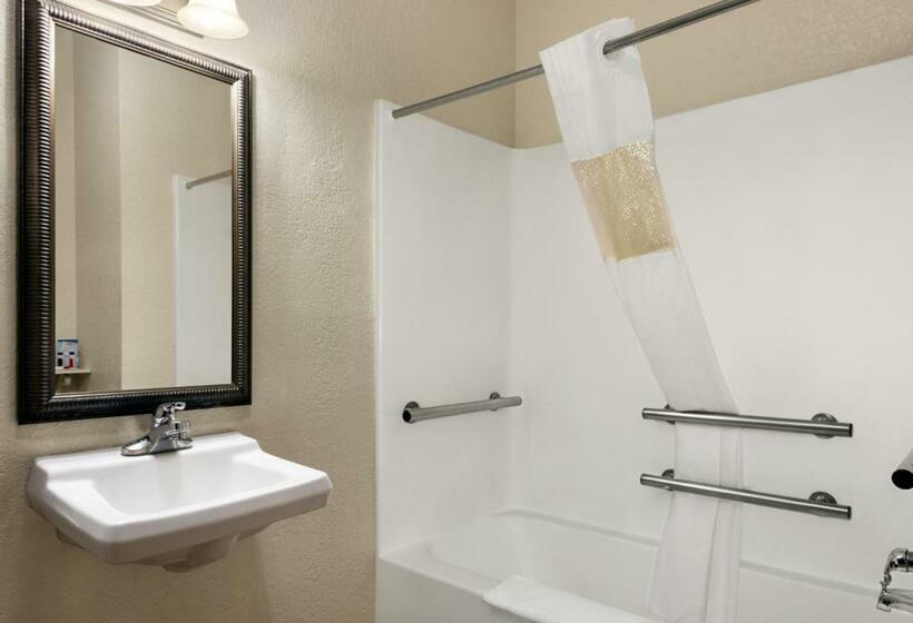 스탠다드 룸 킹사이즈 침대, Baymont By Wyndham Elizabethtown